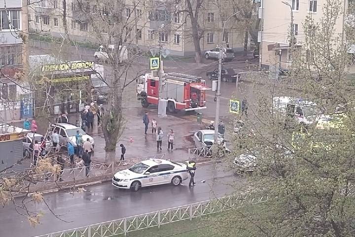 В Рязани в Горроще автомобиль выехал на тротуар и врезался в столб