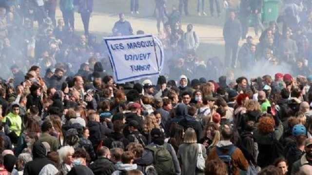 Поліція застосувала водомети на протестах проти карантину в Брюсселі