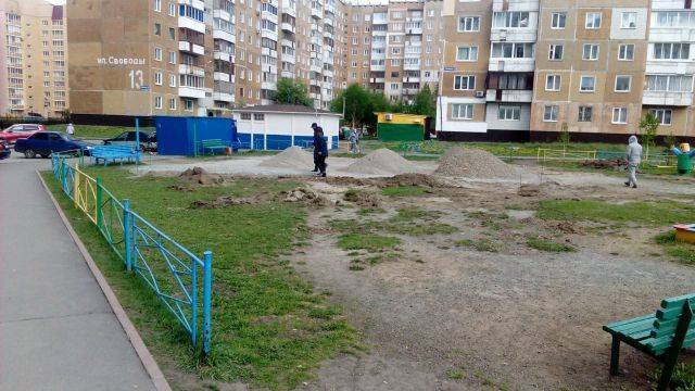 Кемеровчане пожаловались на опасную детскую площадку
