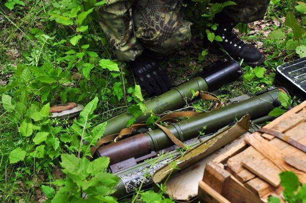 В Дагестане нашли схрон со взрывными устройствами и пулемётами