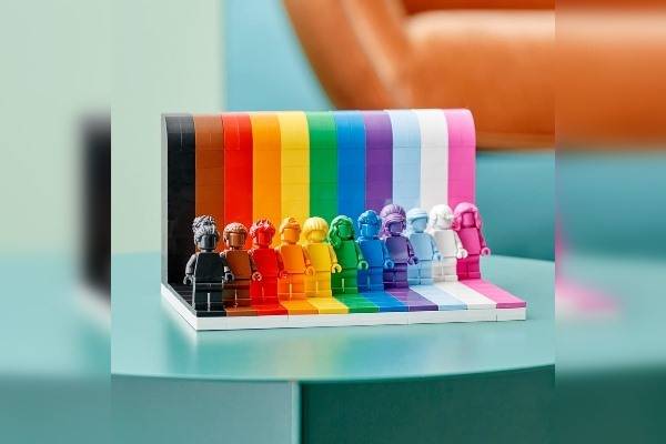 Компания LEGO создала набор с ЛГБТ-персонажами
