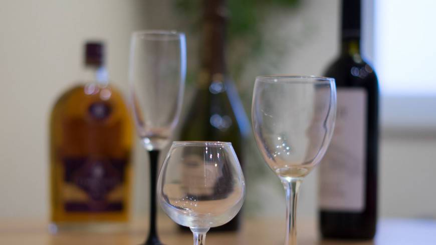 Исследование: Любое количество алкоголя наносит вред мозгу