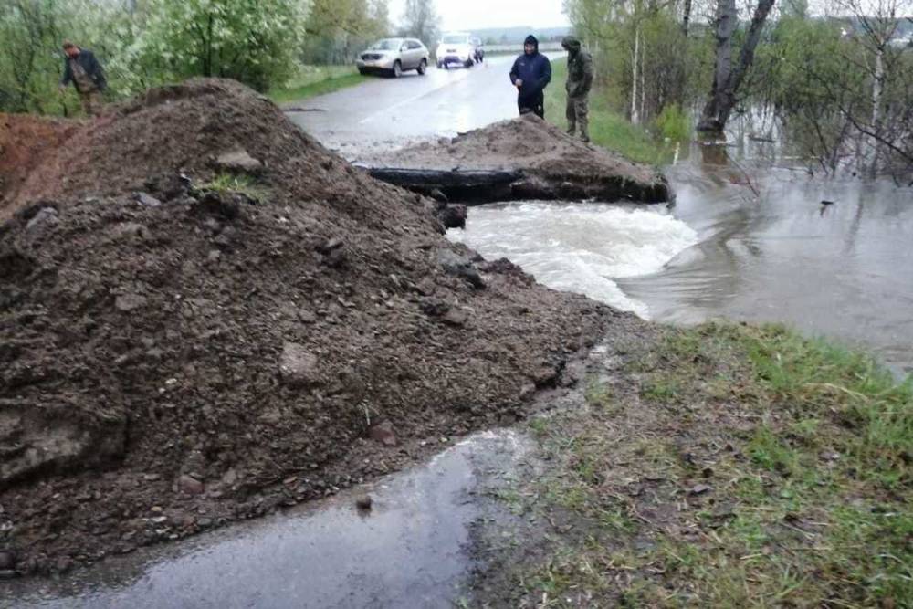 Спасатели разрушили дорогу, чтоб спасти от затопления Нижний Суэтук в Ермаковском районе Красноярского края