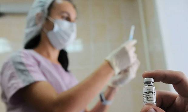 Вирусолог связал низкие темпы вакцинации в России с пропагандой антипрививочников