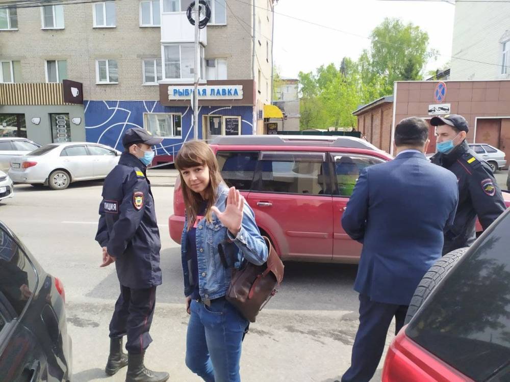 Главу штаба Навального* Ксению Фадееву задержали возле здания Думы Томска