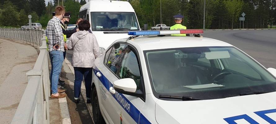 В Карелии задержали водителя микроавтобуса, который нелегально занимался пассажирскими перевозками