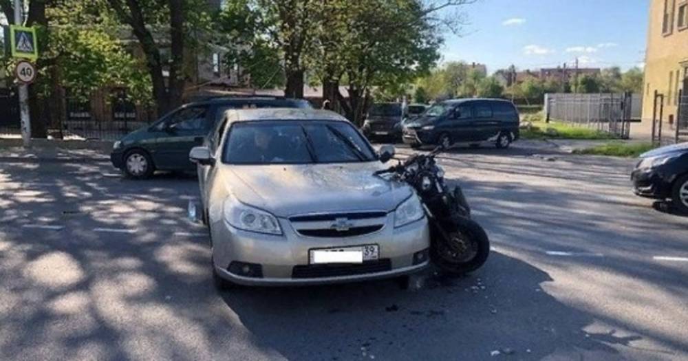 В Калининграде Chevrolet врезался в мотоциклиста, ехавшего по встречке