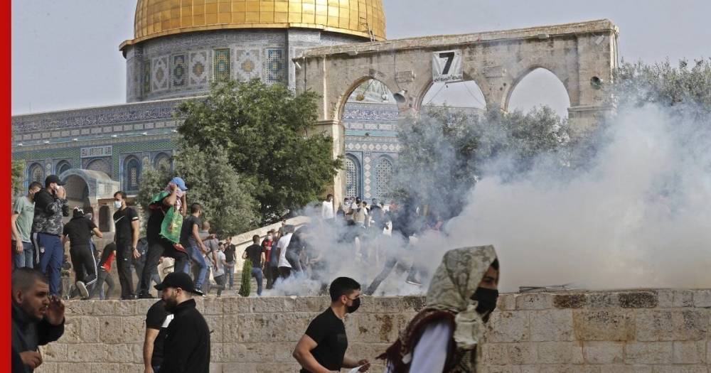 Палестинцы столкнулись с полицейскими Израиля на Храмовой горе после объявления перемирия