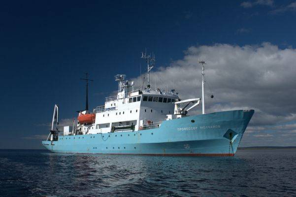 Российская экспедиция подходит к месту гибели АПЛ «Комсомолец» в Норвежском море
