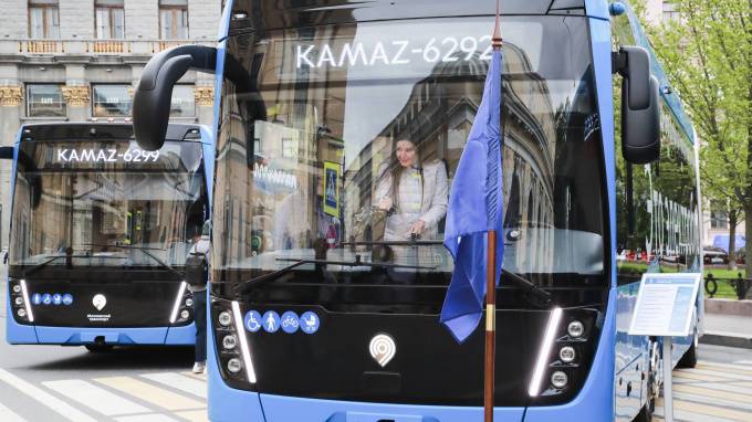 На транспортном фестивале в Петербурге представили электробус "Пионер"