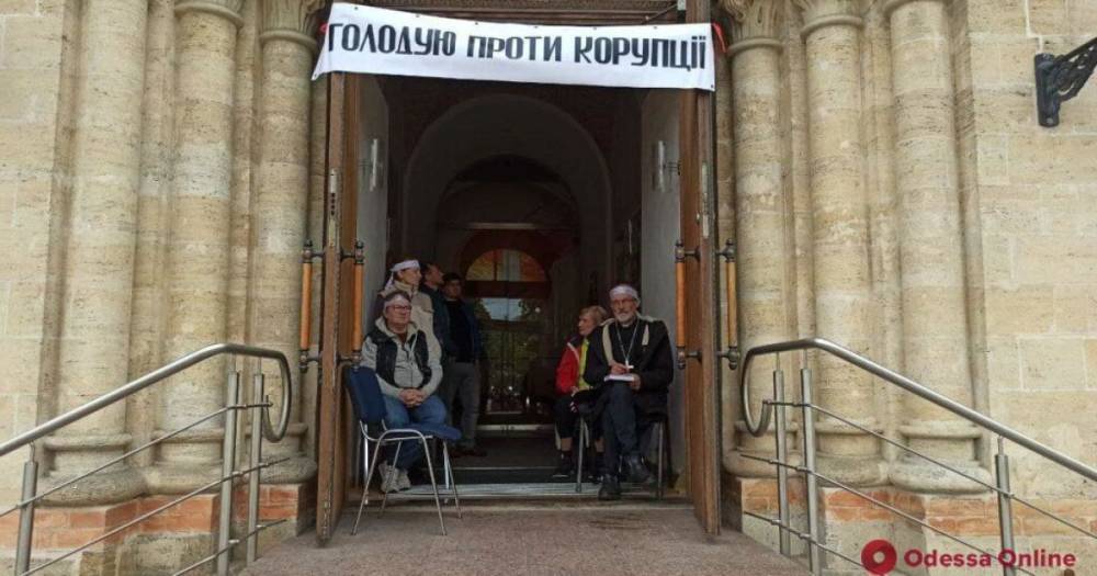 В Одессе пастор Кирхи объявил голодовку против коррупции: фото