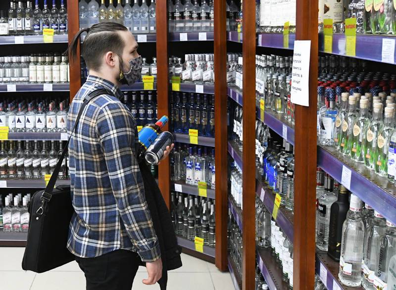 Продажу алкоголя в Петербурге ограничат на время Евро-2020
