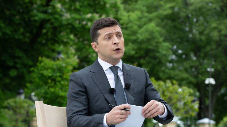 Зеленский бессрочно продлил санкции в отношении глав Крыма и ЛДНР
