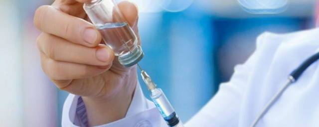Центр им. Гамалеи испытает вакцину «Спутник V» на онкобольных