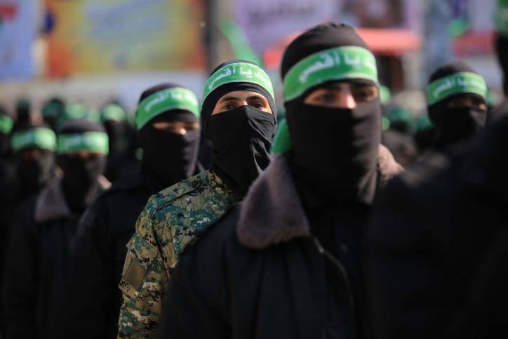 Сотни людей пришли на похороны девяти террористов ХАМАСа в Газе (ВИДЕО) и мира