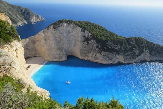 Власти Греции продлили порядок въезда в страну для иностранных туристов