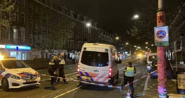 В Амстердаме мужчина на улице зарезал человека и ранил еще четверых