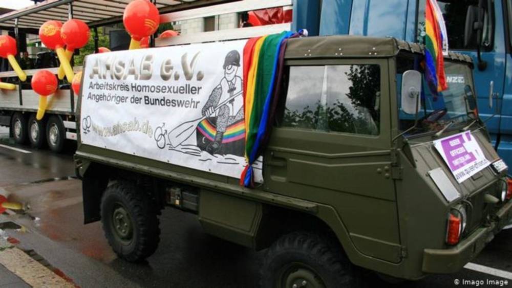 Германия вспомнила об угнетенных ЛГБТ-солдатах