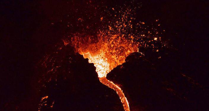 Вулкан Ньирагонго извергается в Демократической республике Конго