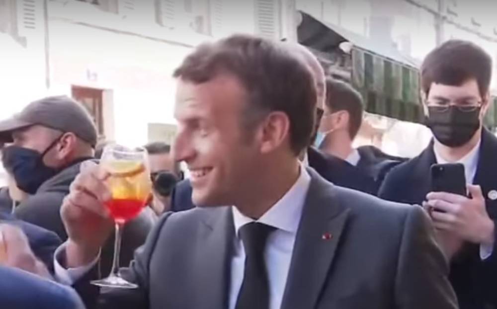 "Будьмо!": президент Франции Макрон поднял бокал за Украину во время торжества, видео