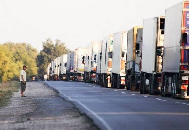 В Украине с 1 июня запретят грузовикам двигаться государственными дорогами в жару