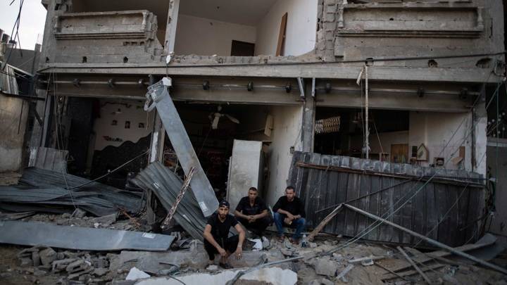 В секторе Газа обезвредили 300 неразорвавшихся израильских снарядов