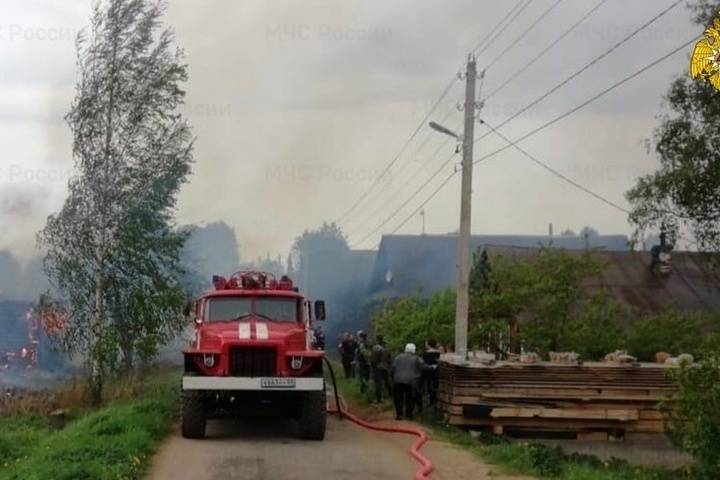 В Тверской области горели сразу три дома