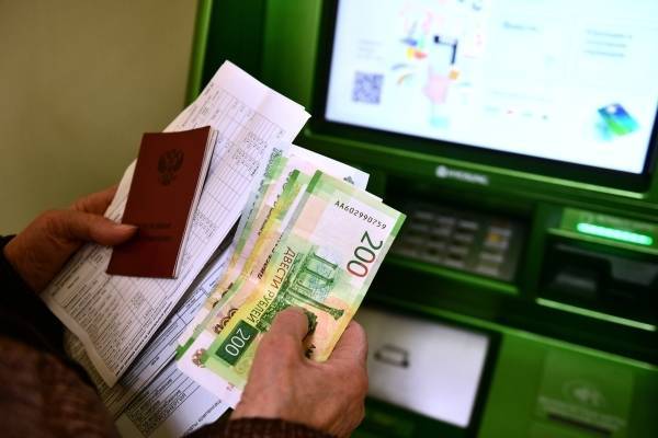 Житель Москвы обналичил 1 млн руб. после внесения игрушечных денег в банкомат