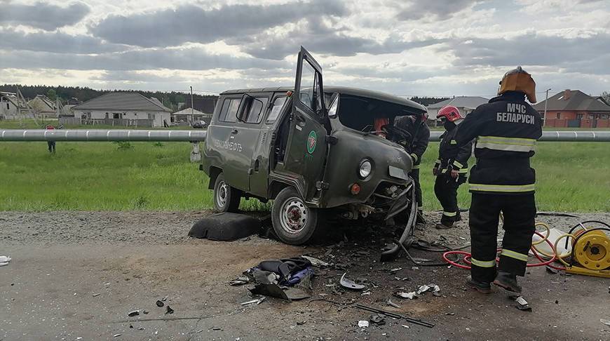 В Речице после аварии водителя УАЗа зажало в салоне
