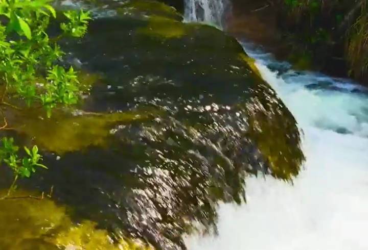 Александр Дрозденко поделился мгновениями скромной красоты водопада на Симоновском ручье