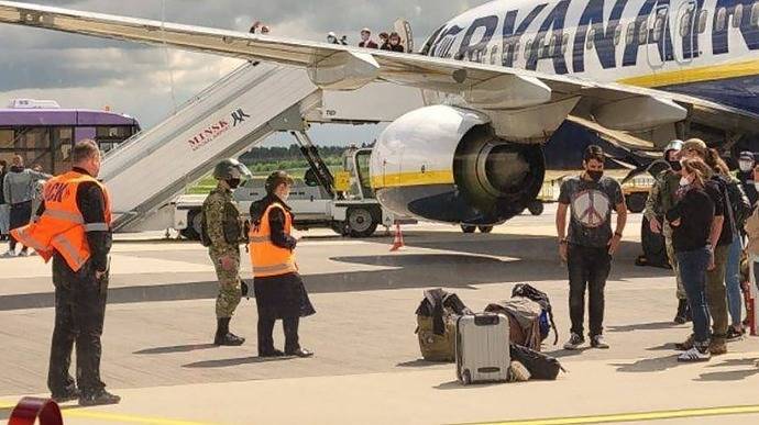 В Литве возбудили уголовное дело о захвате самолета из-за севшего в Минске рейса Ryanair
