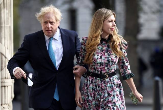 Премьер-министр Великобритании Борис Джонсон объявил дату свадьбы с Кэрри Саймондс