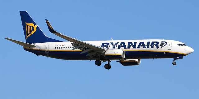 Компания Ryanair заявила, что о бомбе, которая якобы находится на борту самолета, сообщили белорусские власти