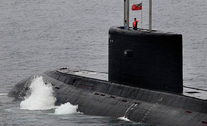 Daily Express (Великобритания): Путин хочет, чтобы британцы «привыкли» к российским военно-морским силам, а Кремль «издевается» над Великобританией с помощью подводных лодок