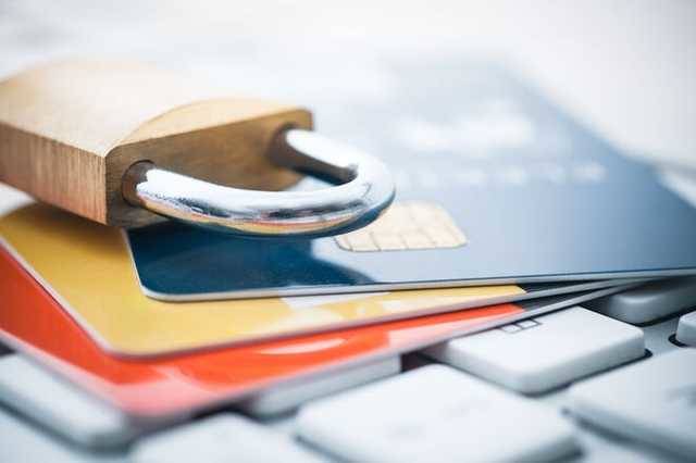 Приватбанк массово блокирует карточки клиентам после актуализации их данных