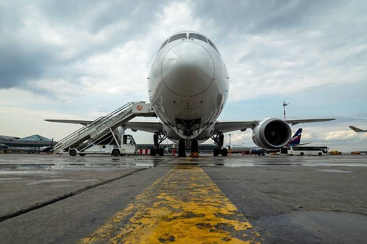 Кабмин Украины подготовит решение о прекращении авиасообщения с Белоруссией