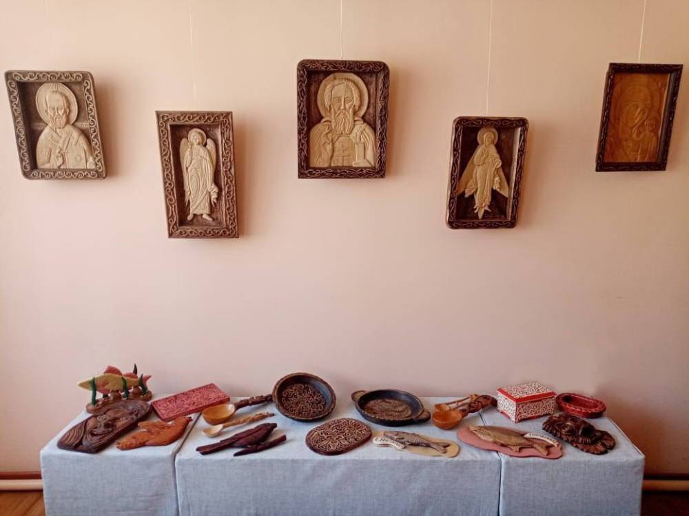 В Астраханском доме ремесел проходит выставка "Резных дел мастера"