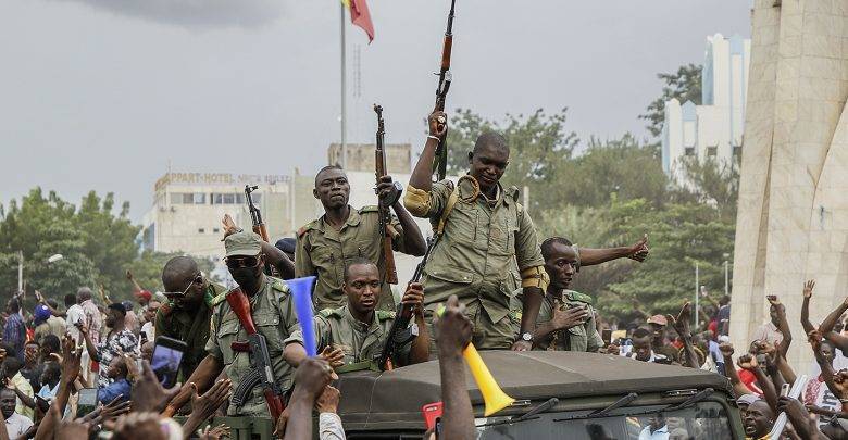 В Мали очередной государственный переворот: лидеров страны отвезли на военную базу