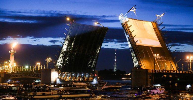 "Поющие мосты" и лазерное шоу откроют празднование Дня города в Петербурге