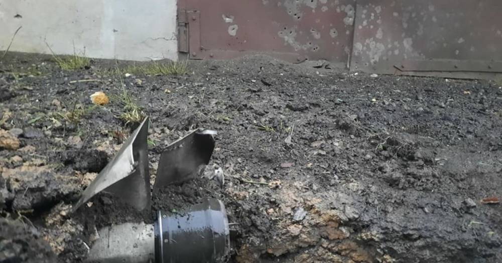 На Донбассе боевики ракетами обстреляли поселок: подробности