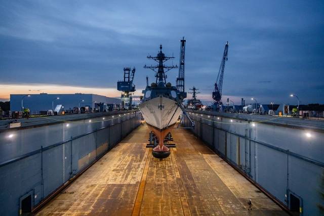 США спустили на воду новейший эсминец USS Carl M. Levin