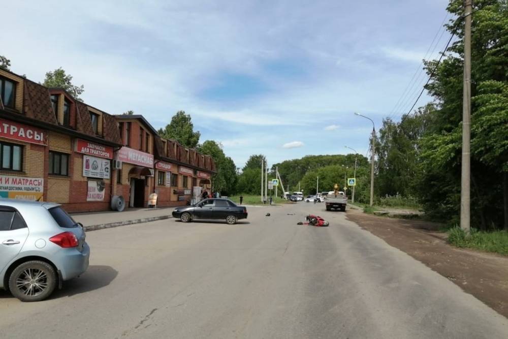 В Йошкар-Оле водитель скутера пострадал при встрече с грузовиком