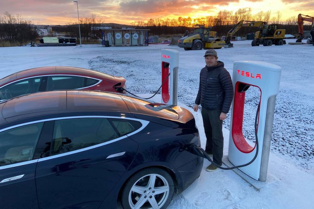 Суд Норвегии обязал Tesla выплатить по 16 тысяч долларов владельцам электромобилей по делу о троттлинге скорости зарядки батарей