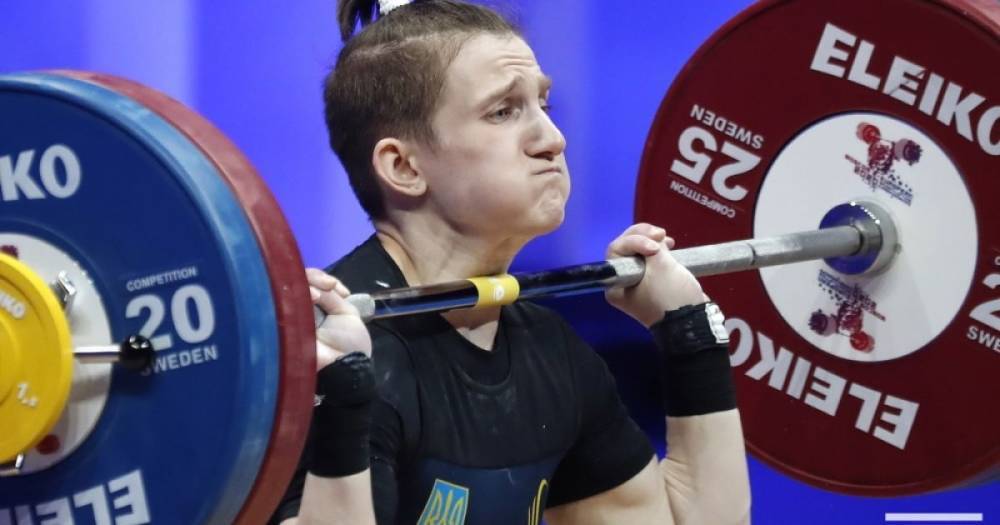 Установила рекорд: юная украинка феерично выиграла Чемпионат мира по тяжелой атлетике
