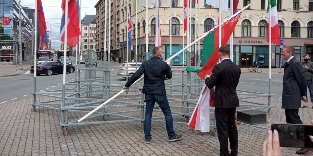 Мэр Риги распорядился снять флаг IIHF после их осуждения замены флага Белоруссии
