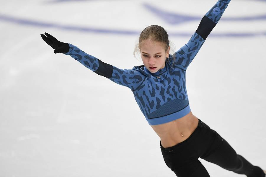 Трусова во вторник провела тренировку в "Хрустальном" в новых коньках. ФОТО