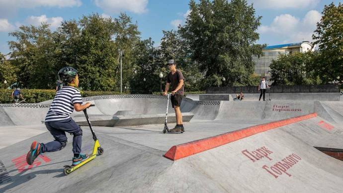 Скорость передвижения на электросамокатах в парках Москвы ограничена до 15 км/ч