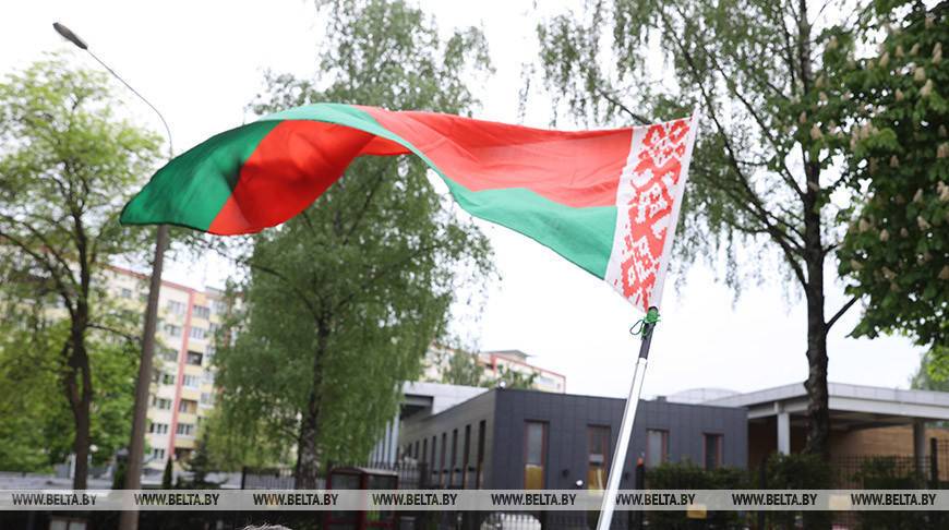 ФОТОФАКТ: Белорусы собрались на пикет у посольства Литвы в Минске (Обновляется)
