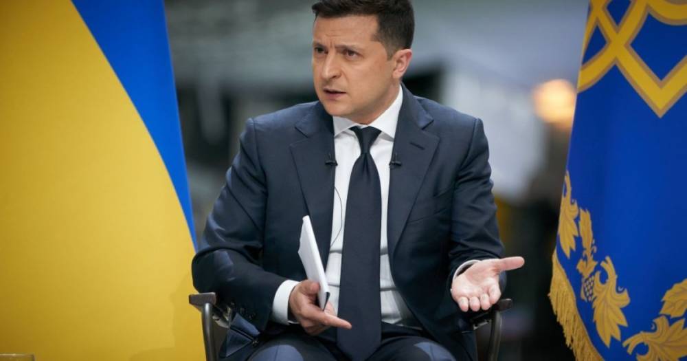 Зеленский поручил правительству подготовить решение о прекращении авиасообщения между Украиной и Беларусью