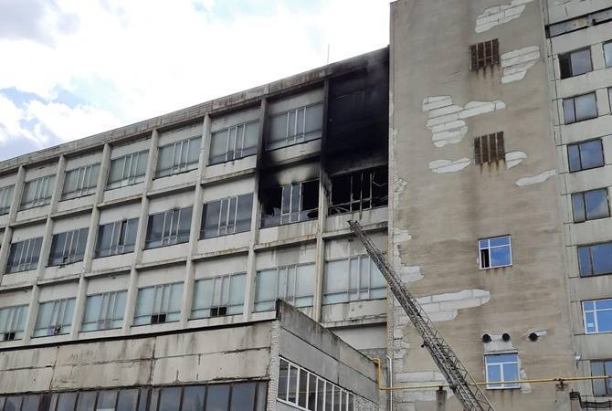 В Харькове горит завод "Коммунар", пожар тушат спасатели 10 подразделений